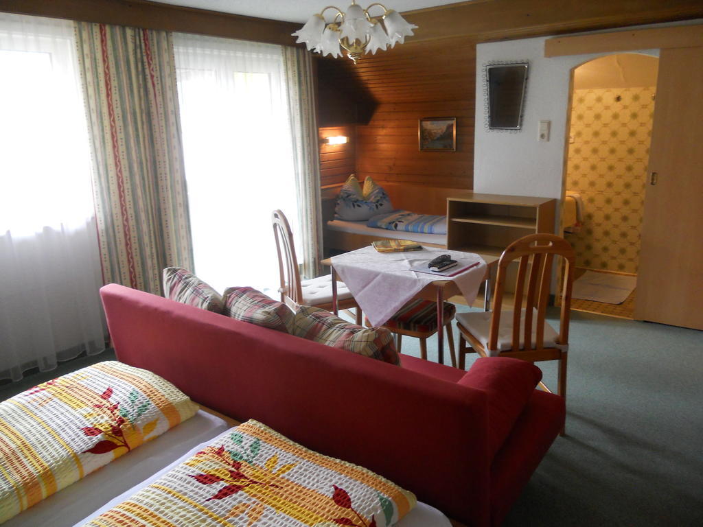 Haus Zur Linde Hotell Wagrain Rum bild